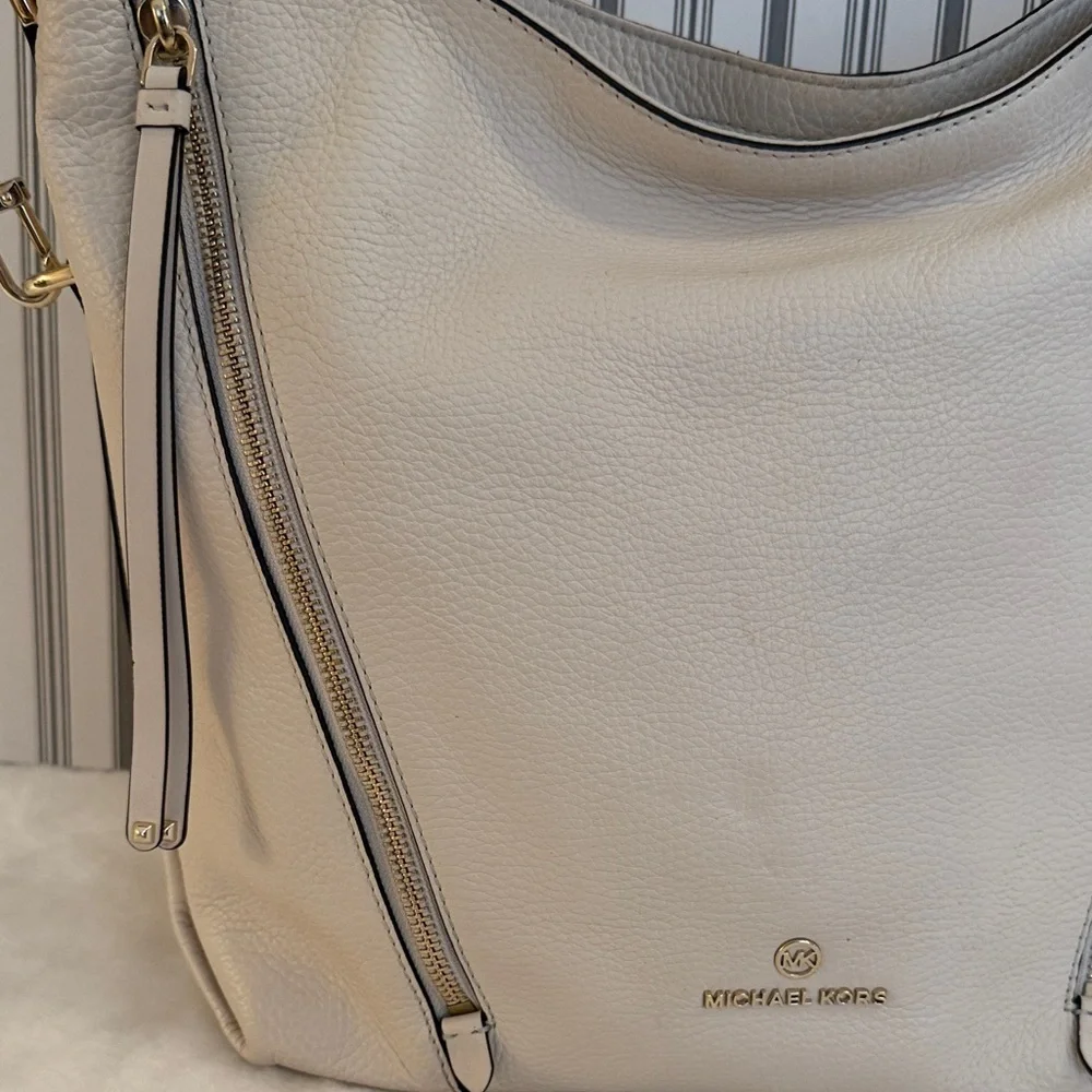 Michael Kors Brooklyn Cream Hobo Bag with Gold Accents w/Flaw*